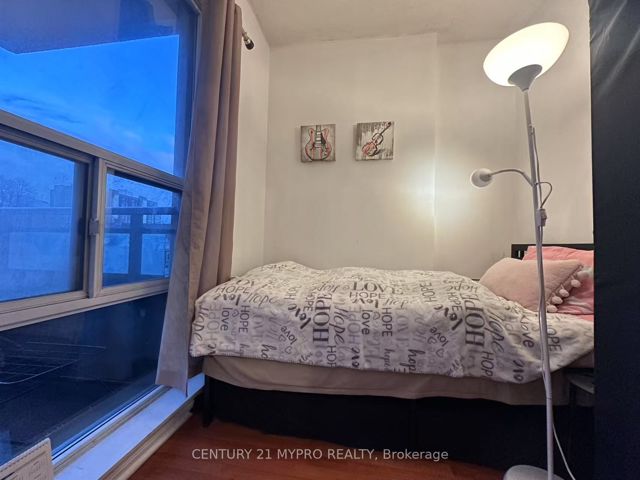 315 - 736 Spadina Ave