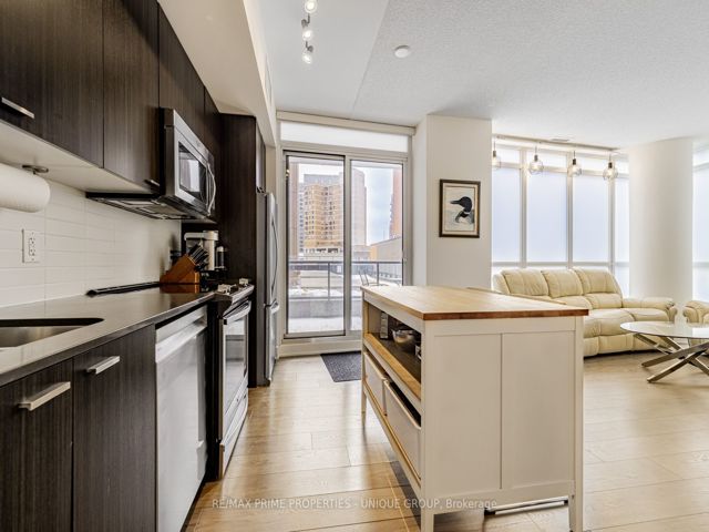 308 - 30 Roehampton Ave