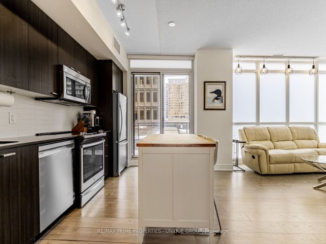 308 - 30 Roehampton Ave