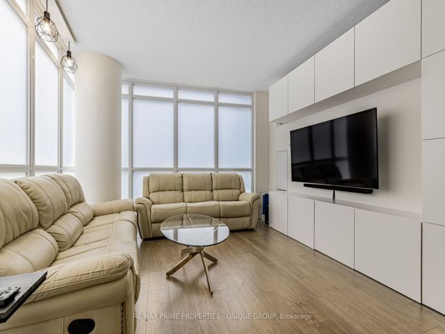 308 - 30 Roehampton Ave