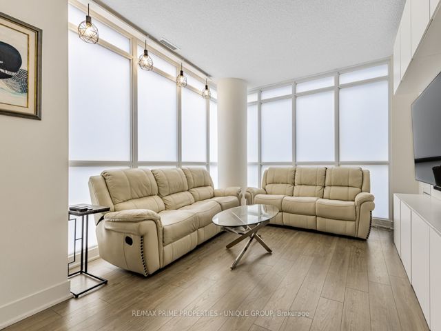 308 - 30 Roehampton Ave