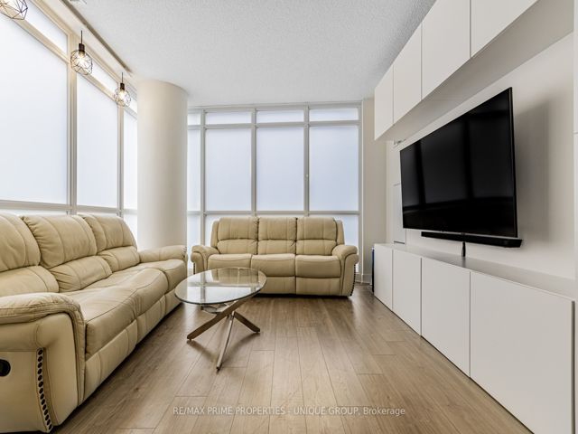 308 - 30 Roehampton Ave