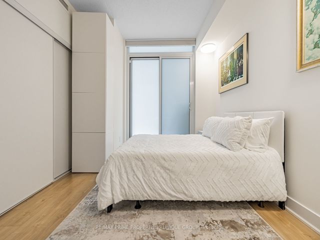 308 - 30 Roehampton Ave
