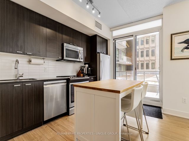 308 - 30 Roehampton Ave