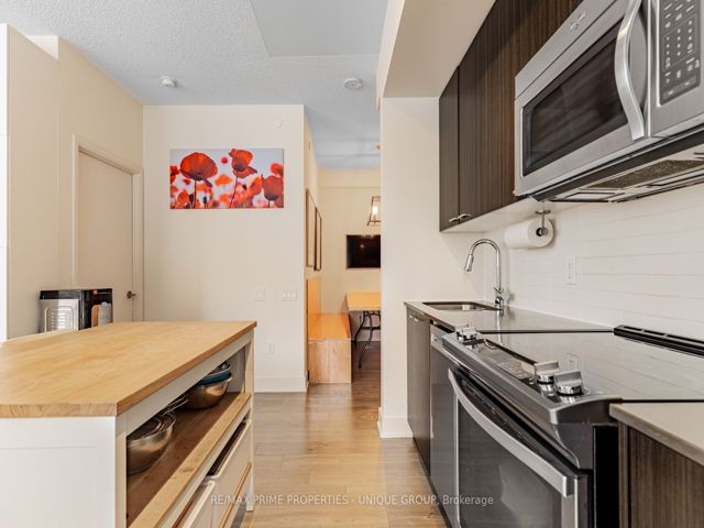 308 - 30 Roehampton Ave