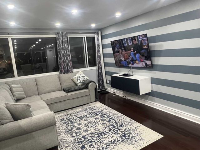 1008 - 715 Don Mills Rd