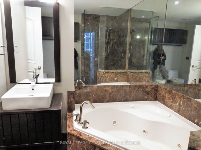 2905 - 12 Yonge St