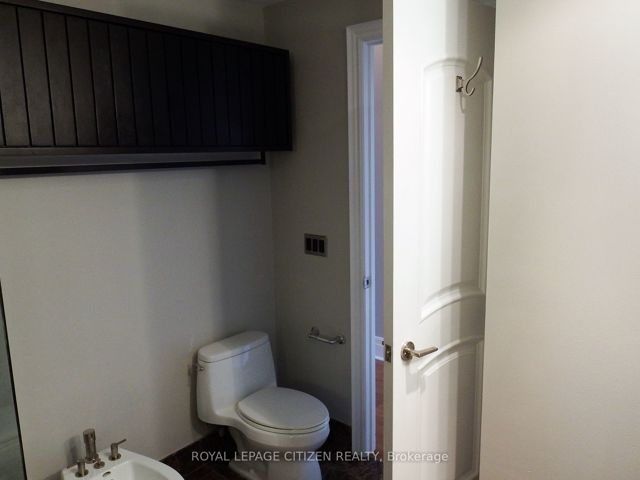 2905 - 12 Yonge St