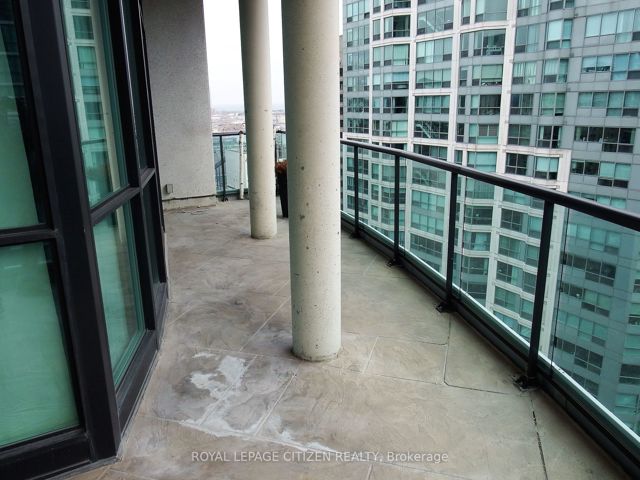 2905 - 12 Yonge St