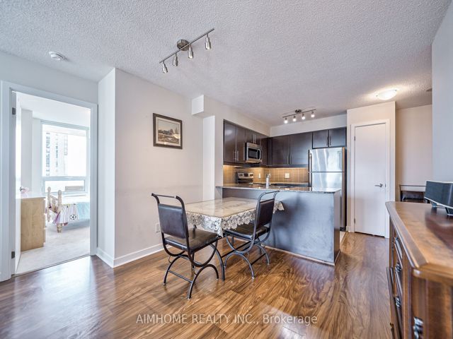 1508 - 33 Bay St