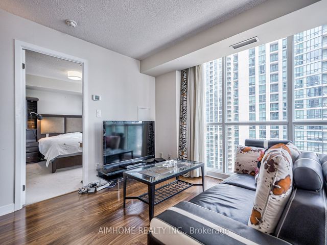 1508 - 33 Bay St