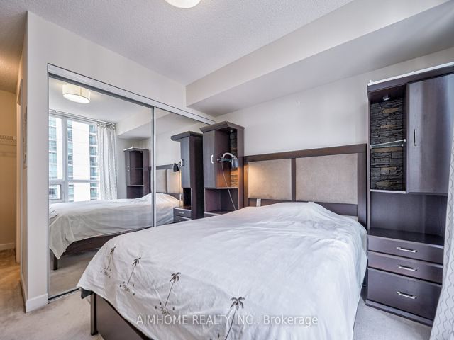 1508 - 33 Bay St