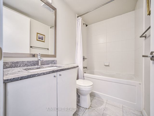 1508 - 33 Bay St