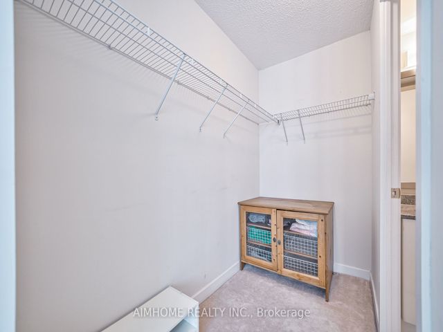1508 - 33 Bay St