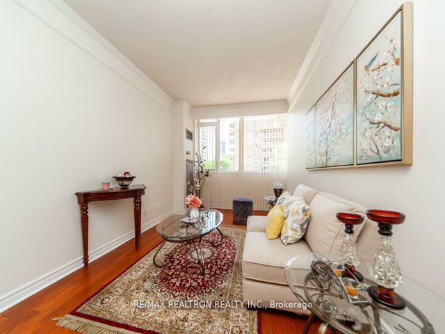 #309 - 555 Yonge St