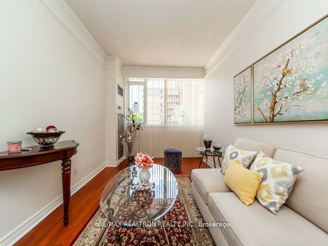 #309 - 555 Yonge St