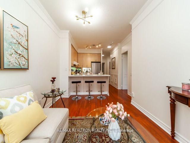 #309 - 555 Yonge St
