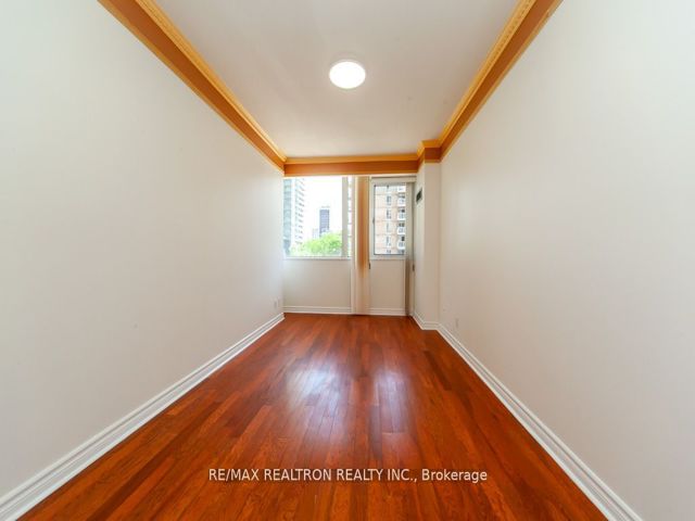 #309 - 555 Yonge St
