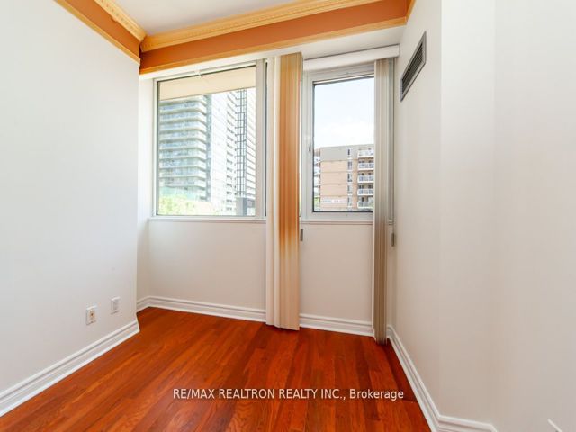 #309 - 555 Yonge St