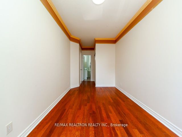 #309 - 555 Yonge St