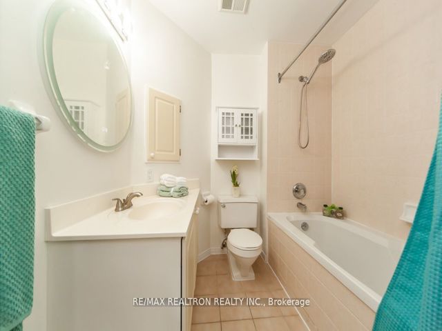 #309 - 555 Yonge St