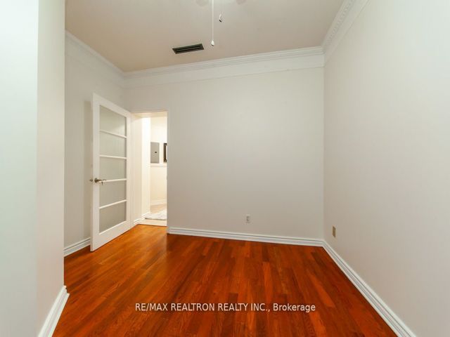 #309 - 555 Yonge St