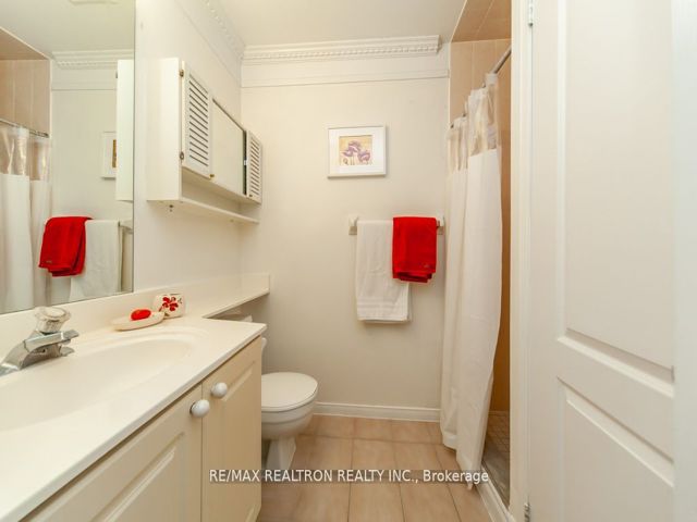 #309 - 555 Yonge St
