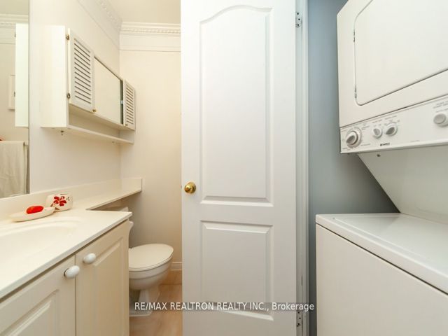 #309 - 555 Yonge St