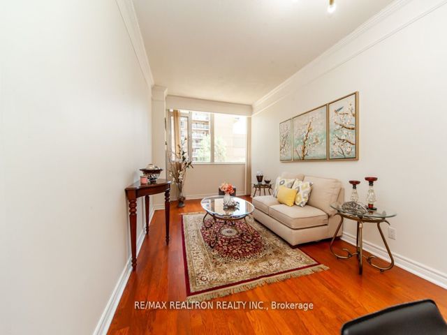 #309 - 555 Yonge St