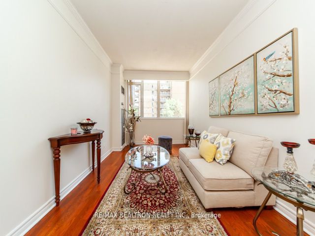 #309 - 555 Yonge St