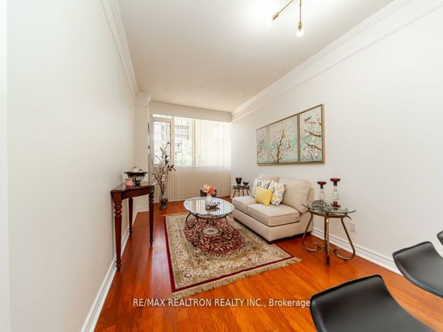 #309 - 555 Yonge St