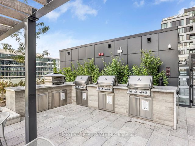 1302 - 480 Front St W