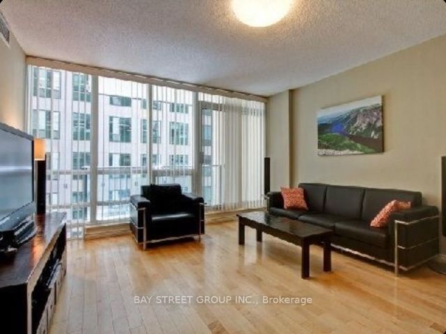 504 - 263 Wellington St W