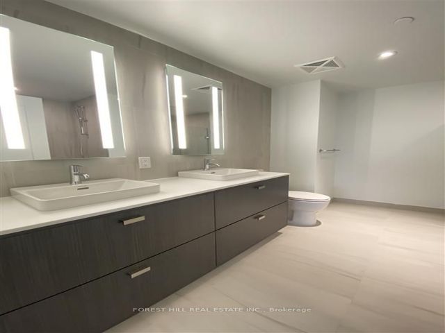 1302 - 480 Front St W