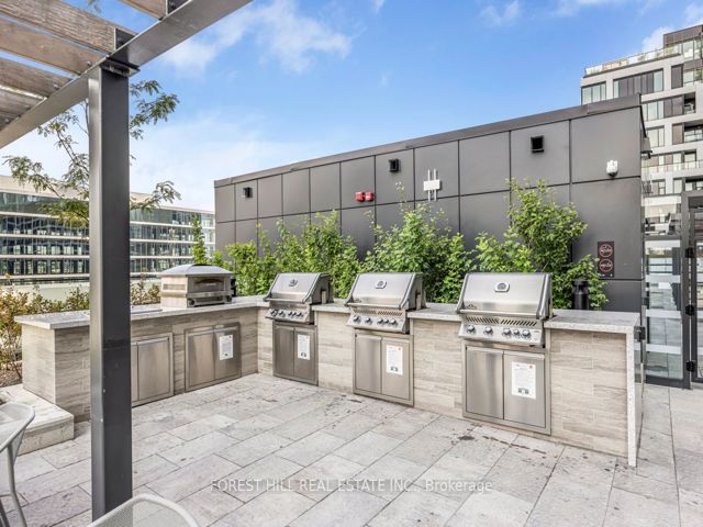1302 - 480 Front St W