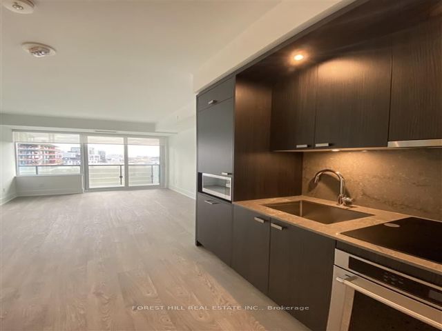 1302 - 480 Front St W