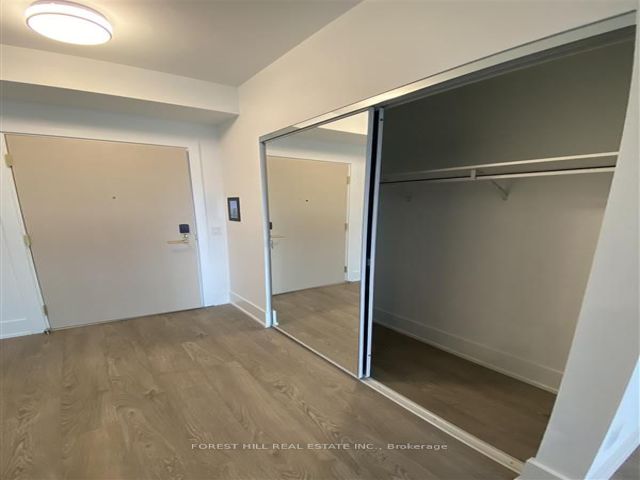1302 - 480 Front St W