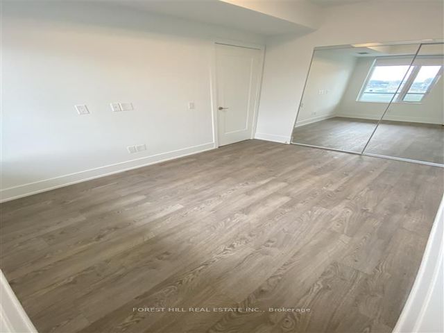 1302 - 480 Front St W