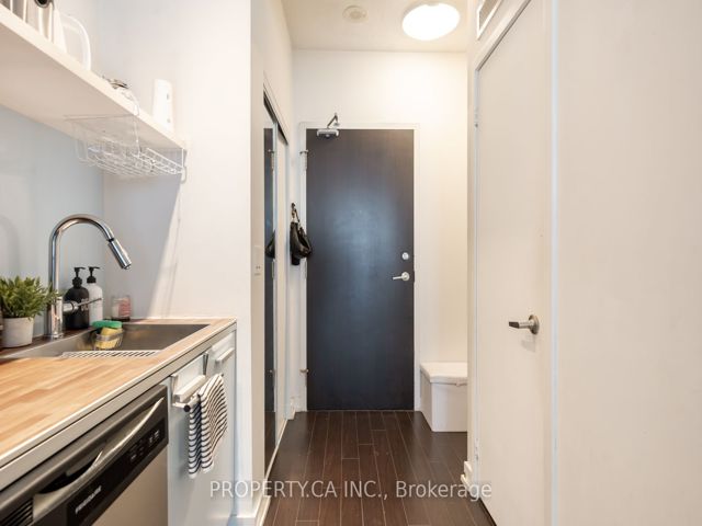201 - 38 Dan Leckie Way