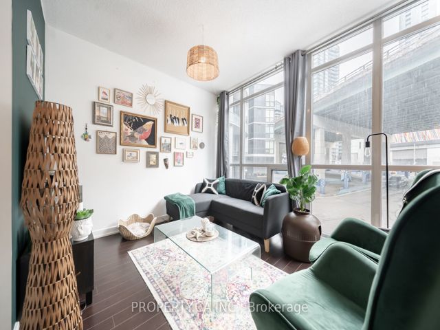 201 - 38 Dan Leckie Way