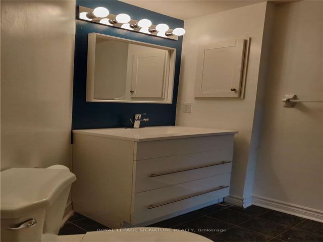 704 - 2 Rean Dr