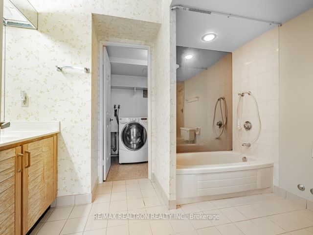 1810 - 5444 Yonge St