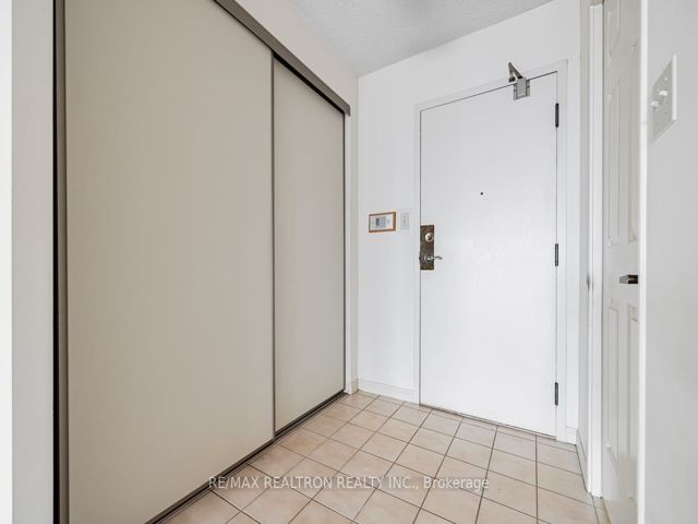 1810 - 5444 Yonge St