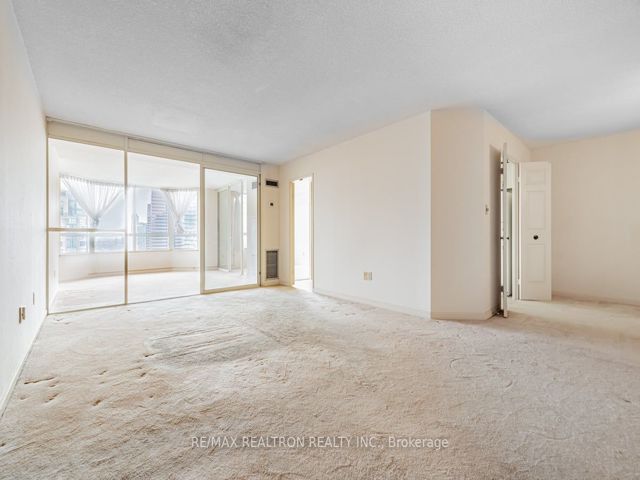 1810 - 5444 Yonge St