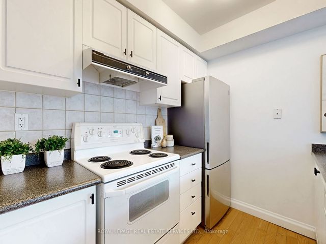 216 - 650 Queens Quay