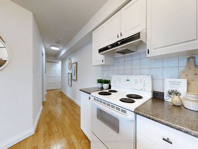 216 - 650 Queens Quay