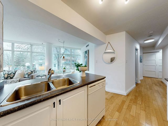 216 - 650 Queens Quay