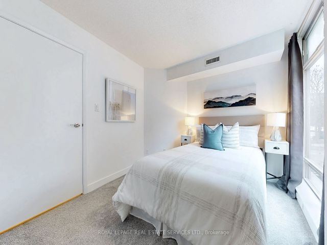 216 - 650 Queens Quay