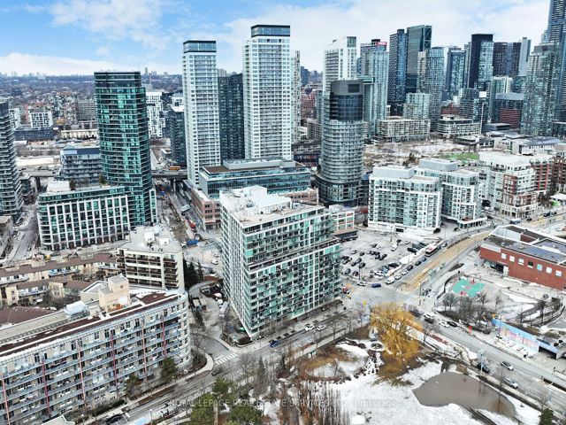 216 - 650 Queens Quay
