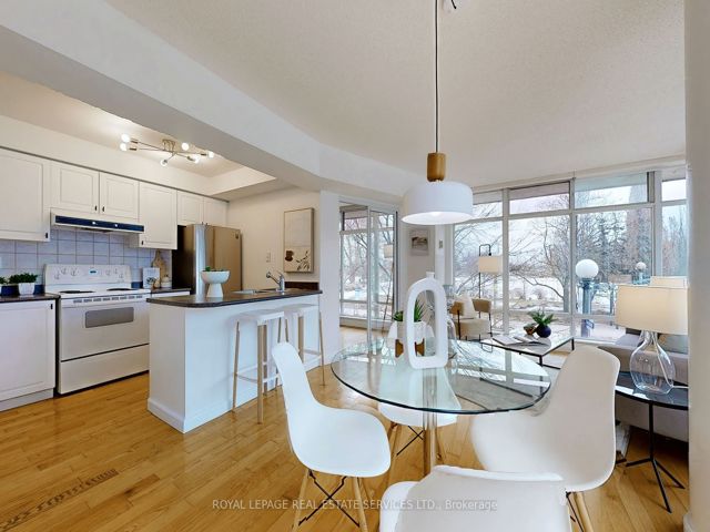 216 - 650 Queens Quay